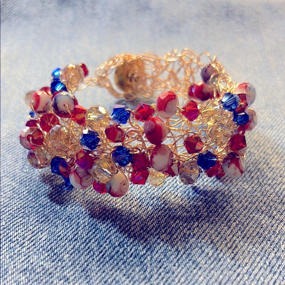 Elegant Gold and Multicolor Beaded Bracelet